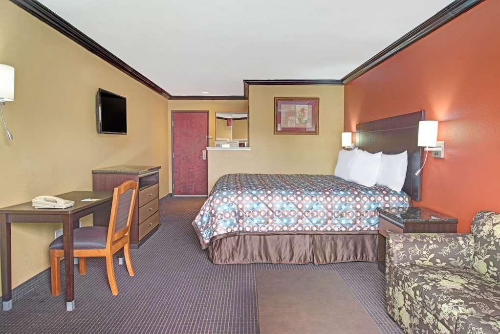 Quality Inn & Suites Sacramento Buitenkant foto