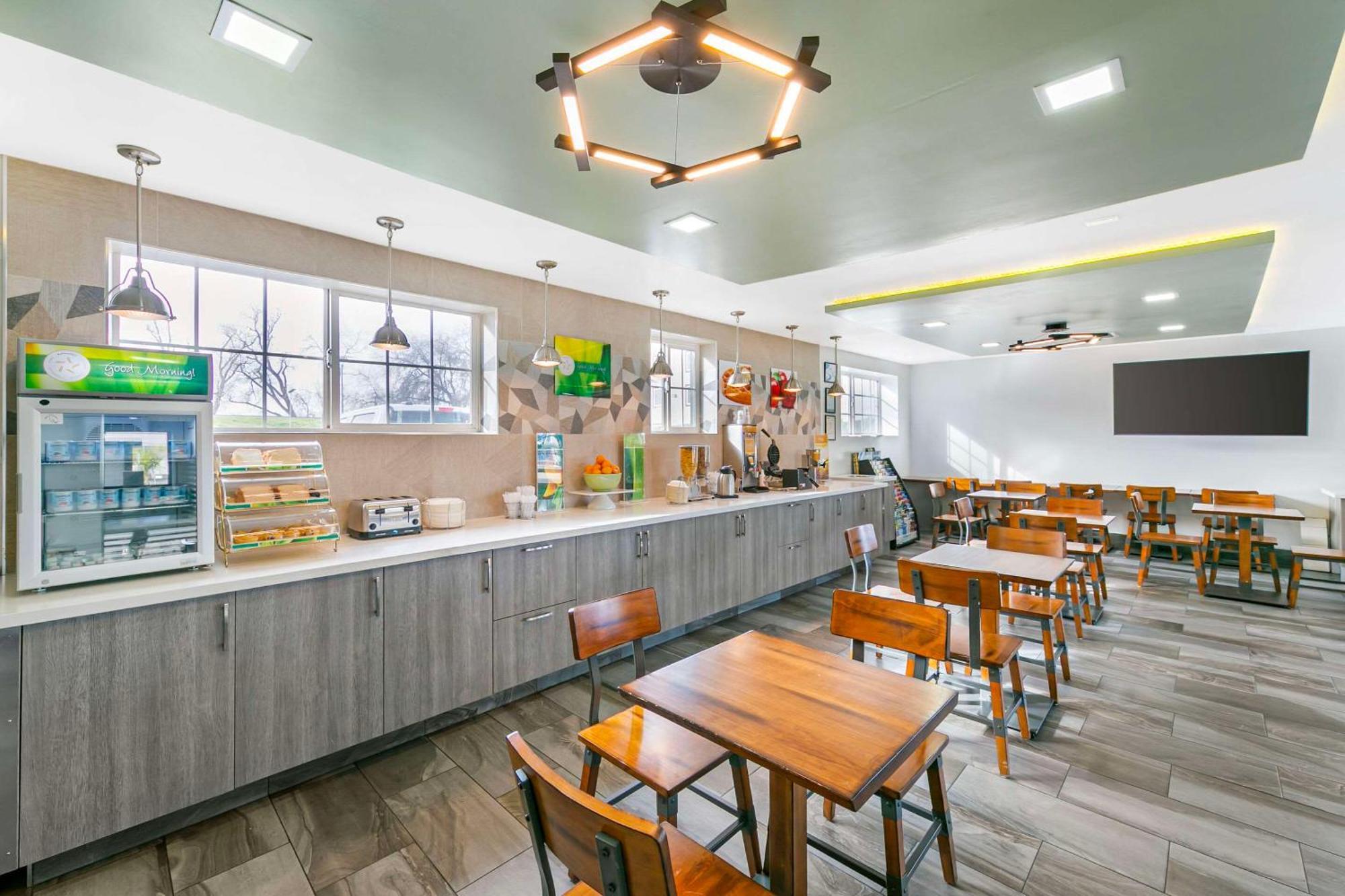 Quality Inn & Suites Sacramento Buitenkant foto