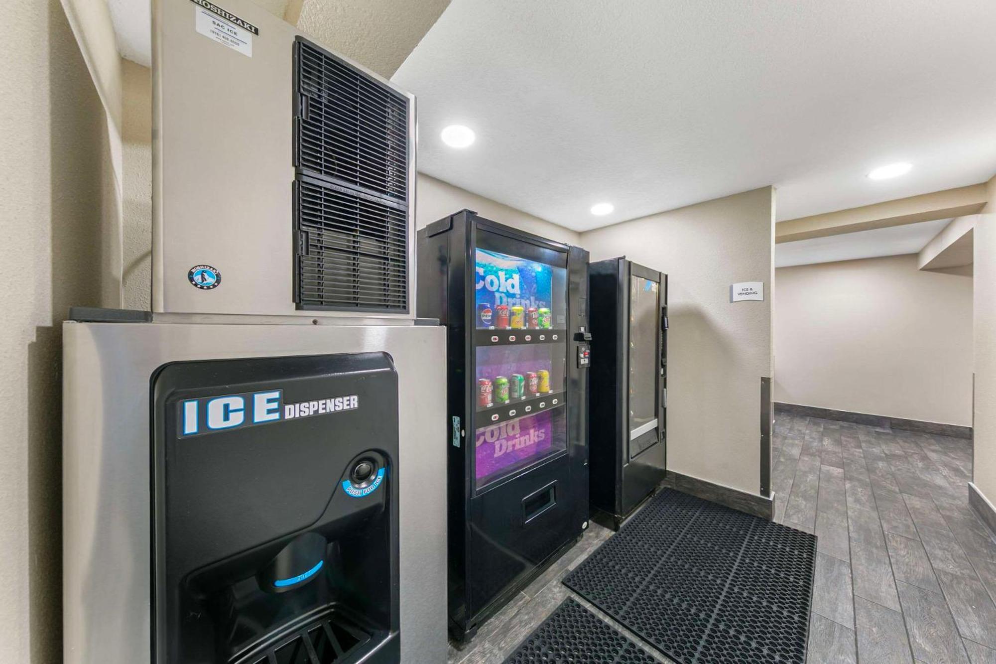 Quality Inn & Suites Sacramento Buitenkant foto