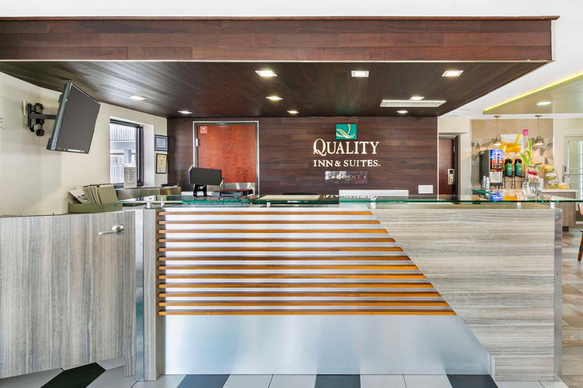 Quality Inn & Suites Sacramento Buitenkant foto