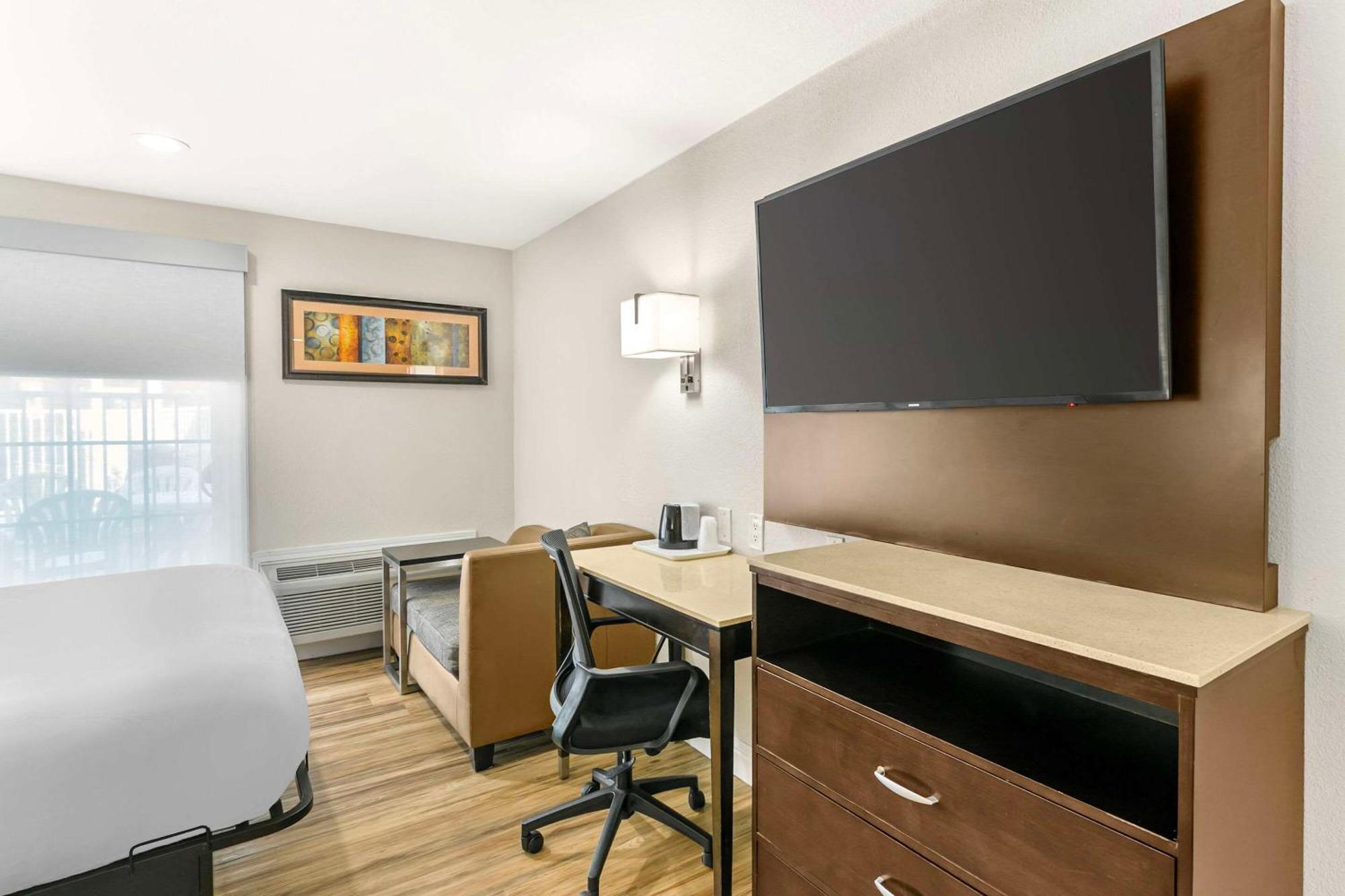 Quality Inn & Suites Sacramento Buitenkant foto