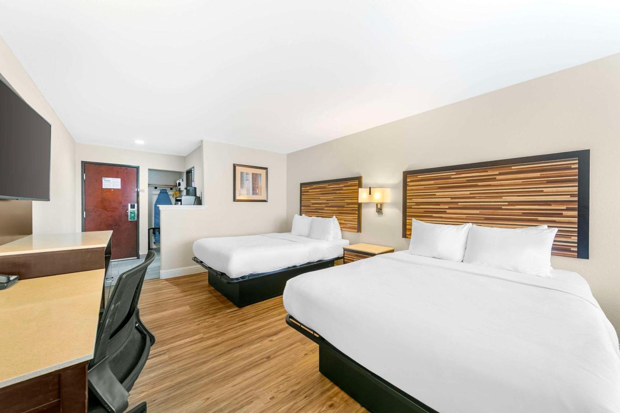 Quality Inn & Suites Sacramento Buitenkant foto