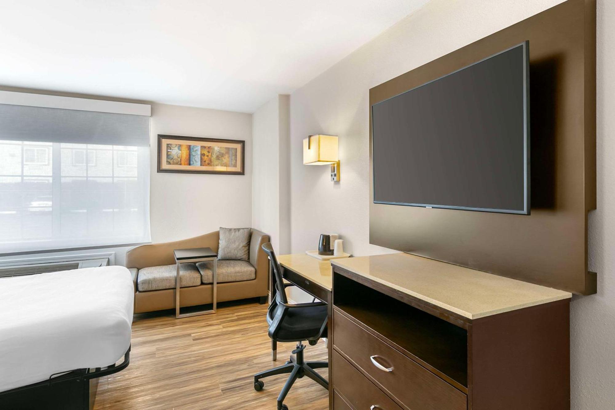 Quality Inn & Suites Sacramento Buitenkant foto