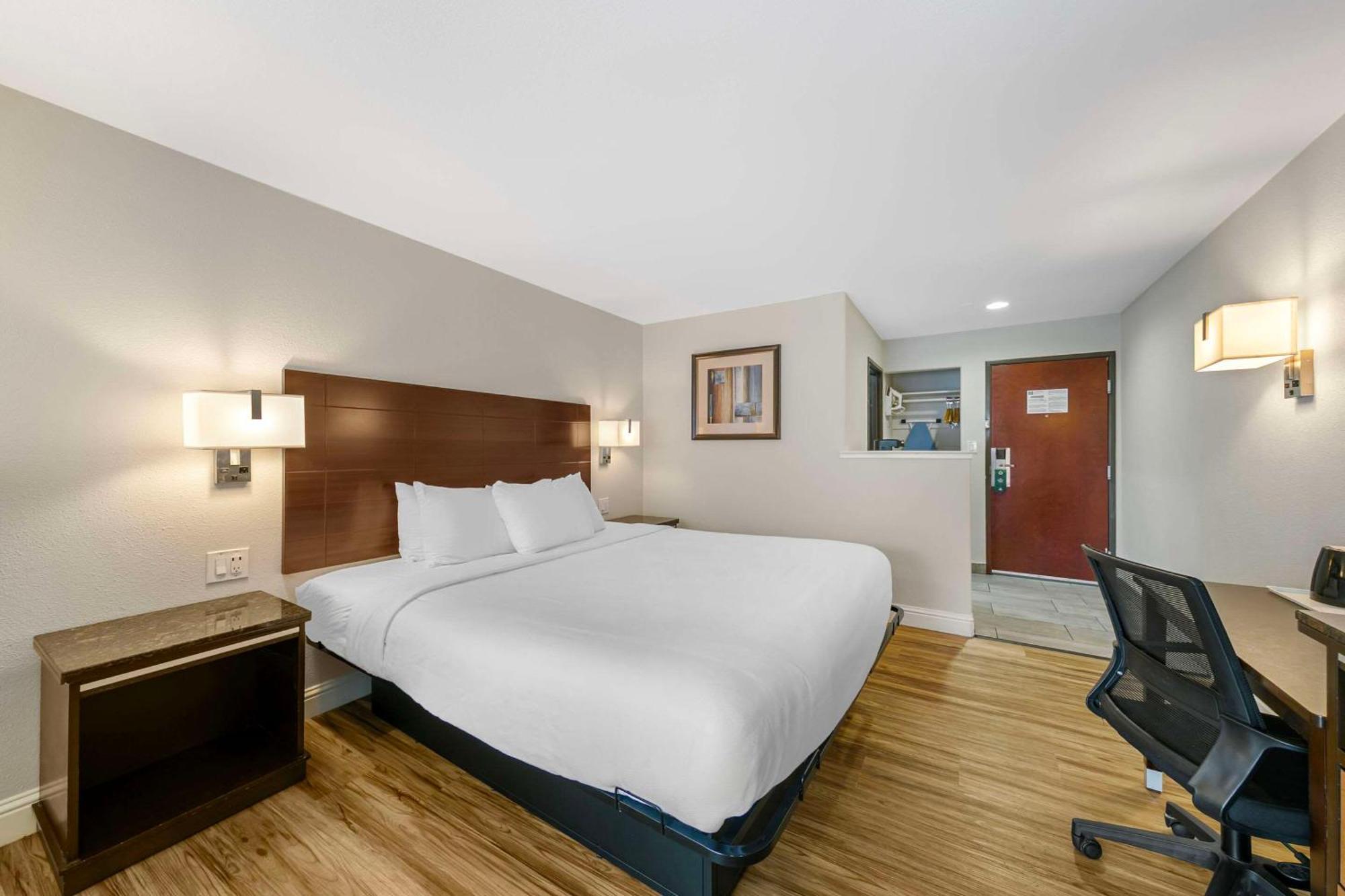 Quality Inn & Suites Sacramento Buitenkant foto
