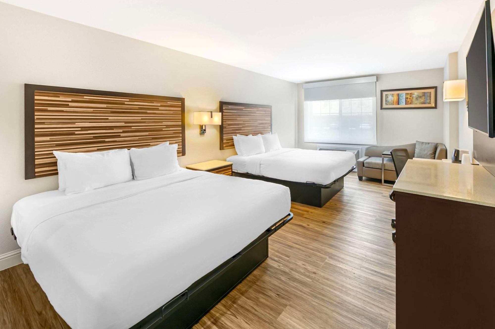Quality Inn & Suites Sacramento Buitenkant foto