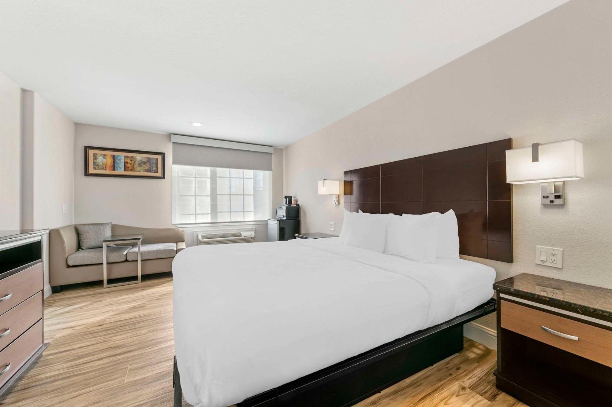 Quality Inn & Suites Sacramento Buitenkant foto