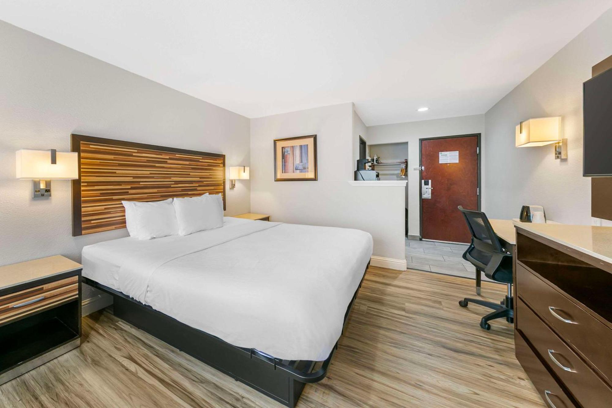 Quality Inn & Suites Sacramento Buitenkant foto