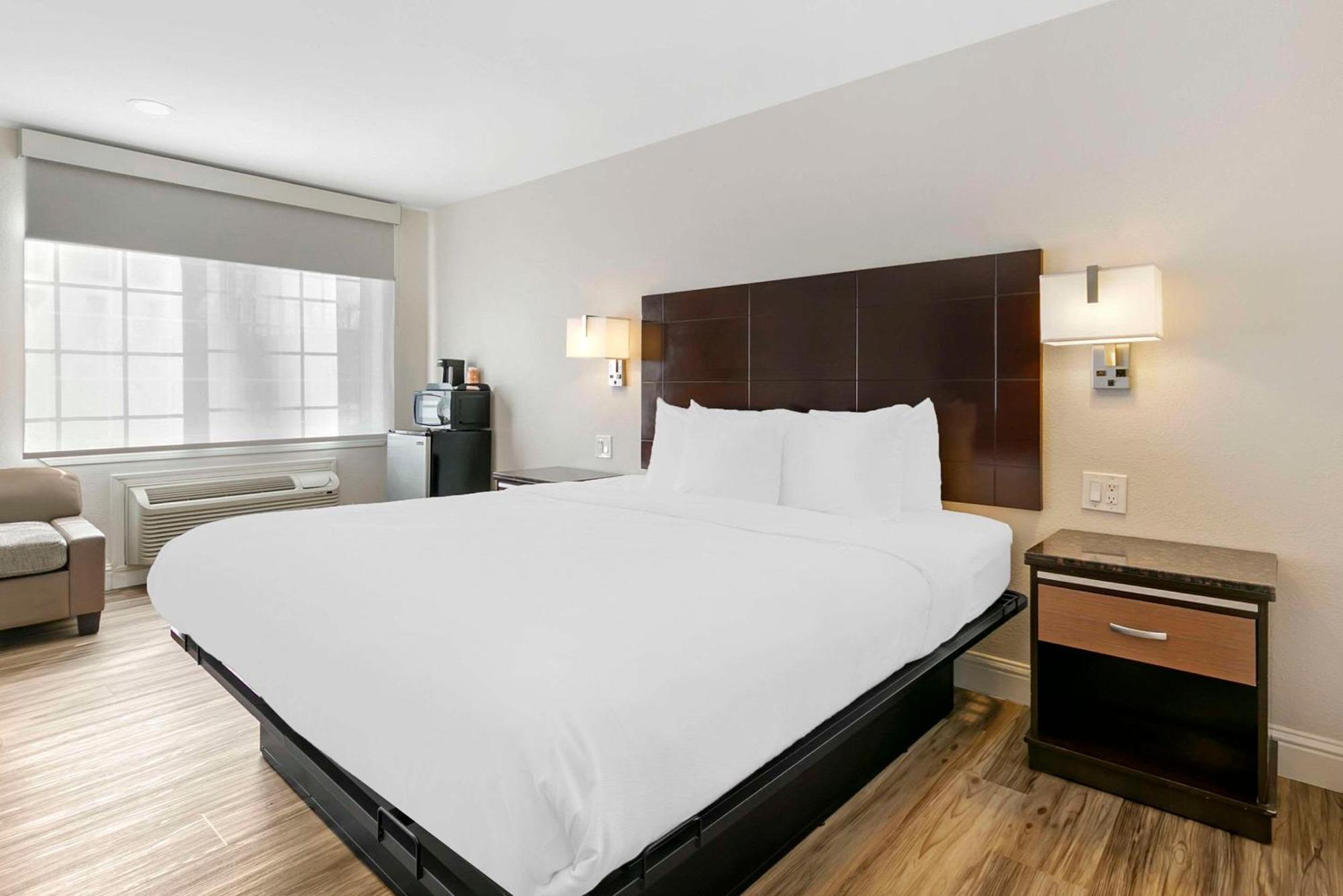 Quality Inn & Suites Sacramento Buitenkant foto