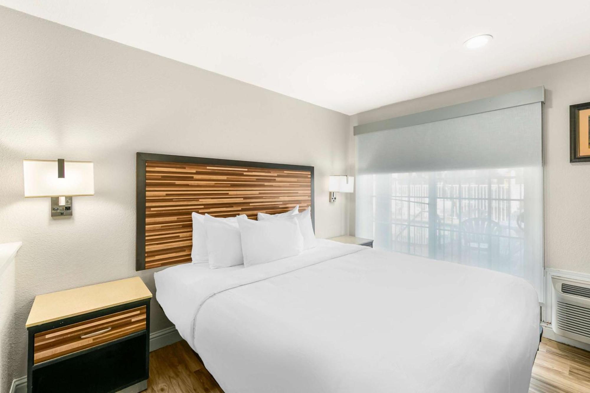 Quality Inn & Suites Sacramento Buitenkant foto