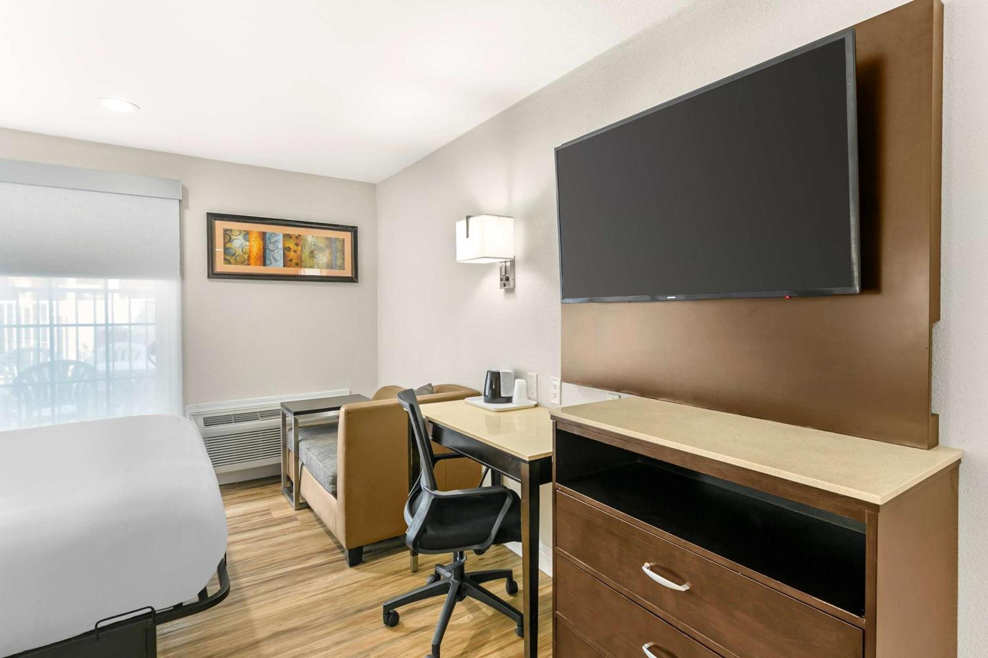 Quality Inn & Suites Sacramento Buitenkant foto