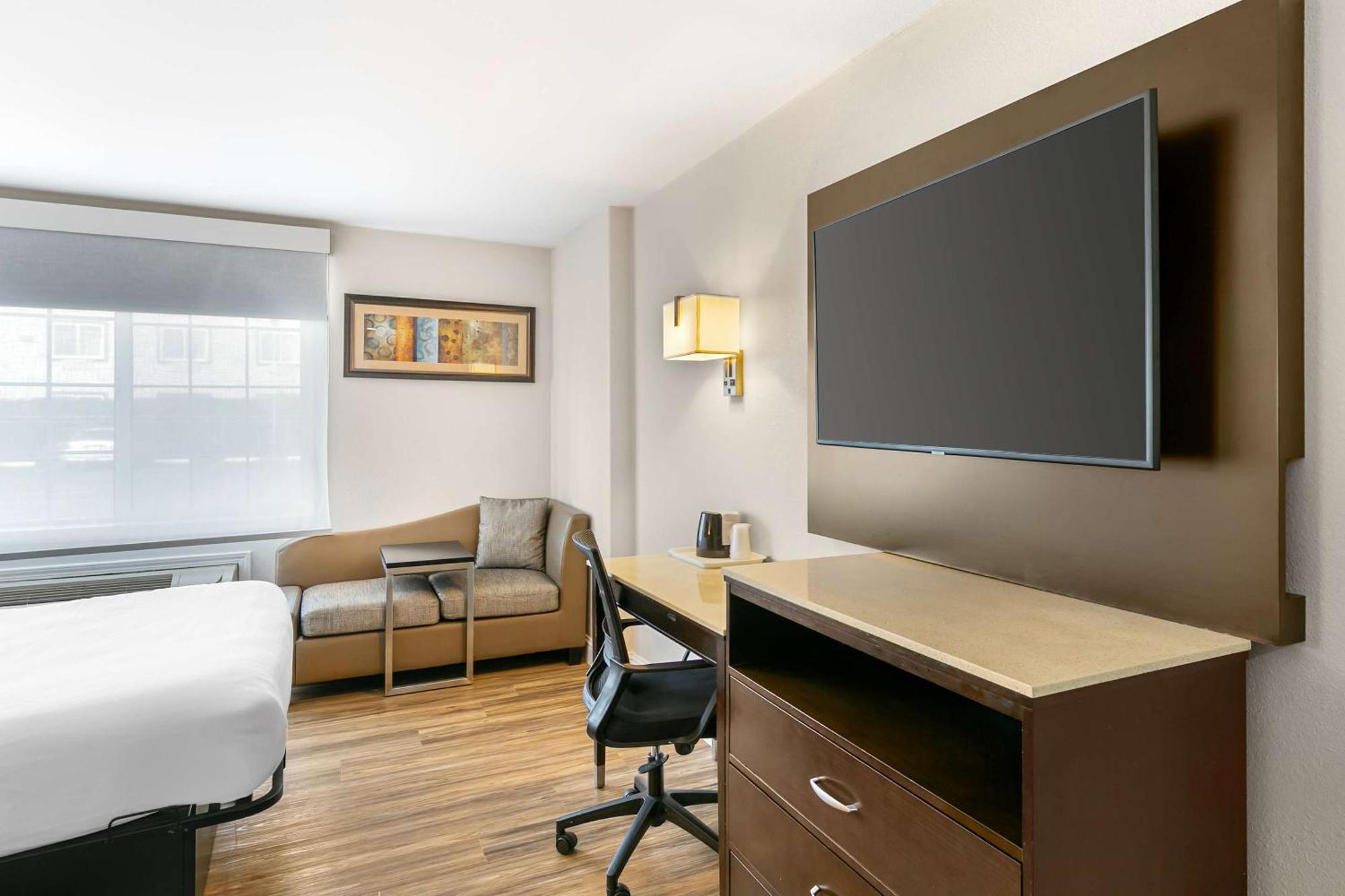Quality Inn & Suites Sacramento Buitenkant foto